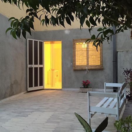 Noto Holiday المظهر الخارجي الصورة