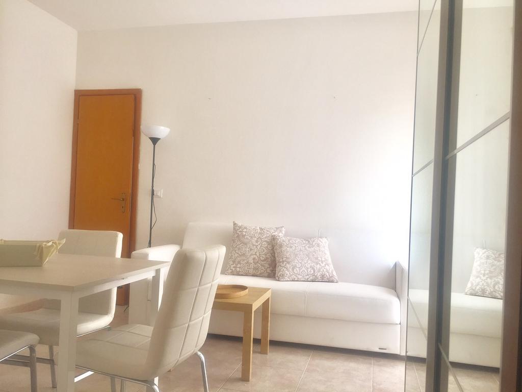Noto Holiday المظهر الخارجي الصورة